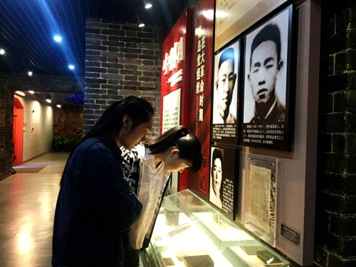 参观党史纪念馆